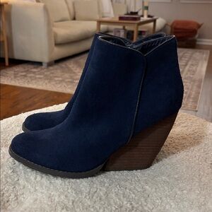 Very Volatile Whitby blue  boot size 8 nice condition no flaws or damage